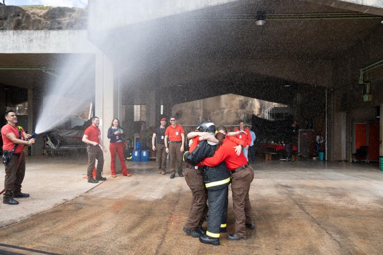 Bruna com as colegas