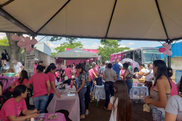 No Paraná Rosa, Estado alerta sobre a prevenção ao câncer e reforça investimentos no SUS