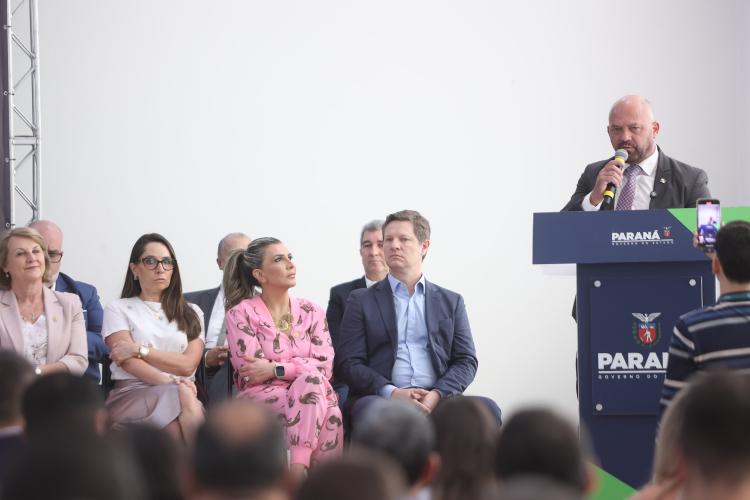 Governador lança projeto de conscientização para combater violência contra a mulher