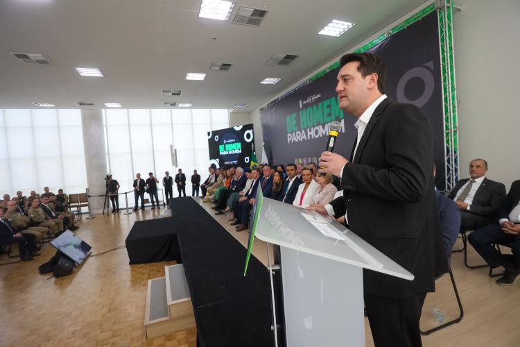 Governador lança projeto de conscientização para combater violência contra a mulher