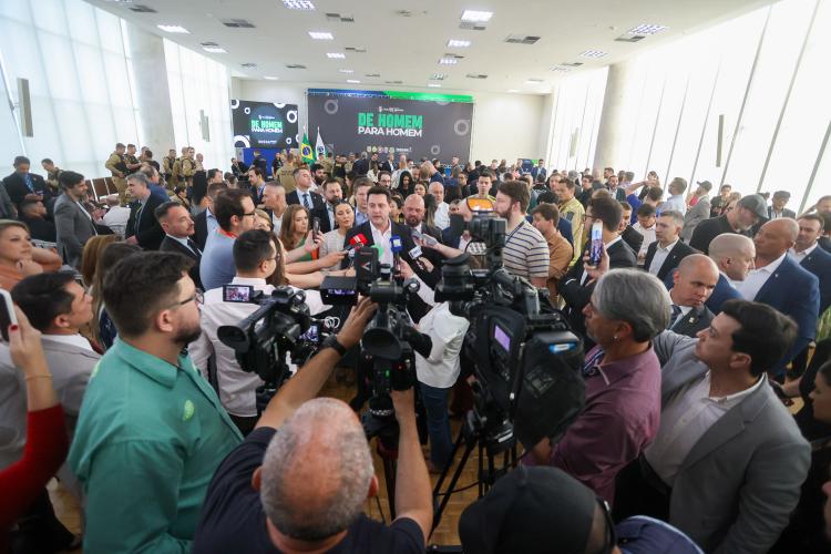 Governador lança projeto de conscientização para combater violência contra a mulher