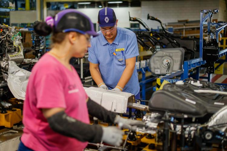 De janeiro a julho, geração de emprego para mulheres cresce 90% no Paraná