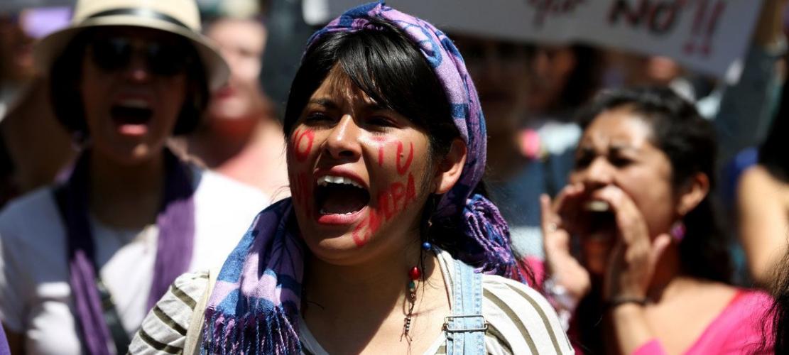 Marcha na Cidade do México em protesto contra feminicídios