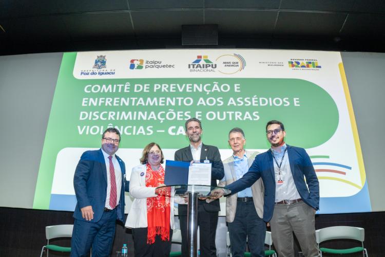 A Itaipu Binacional vai financiar a criação da primeira Casa da Mulher Brasileira em região de fronteira do País.