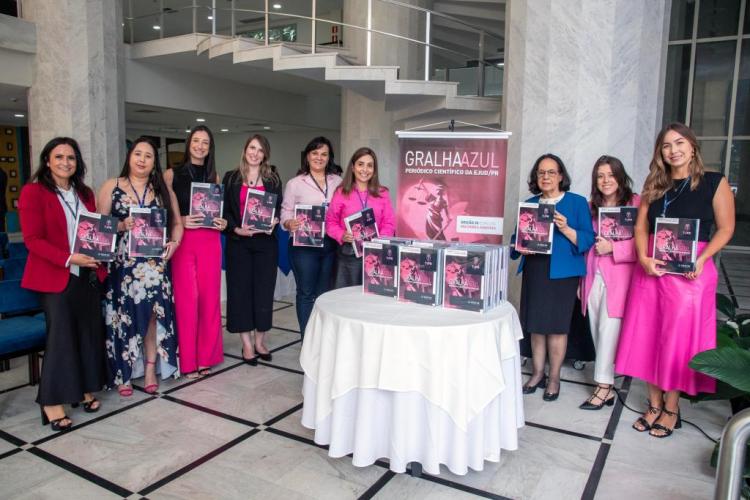 TJPR LANÇA REVISTA GRALHA AZUL ESPECIAL SOMENTE COM AUTORAS MULHERES