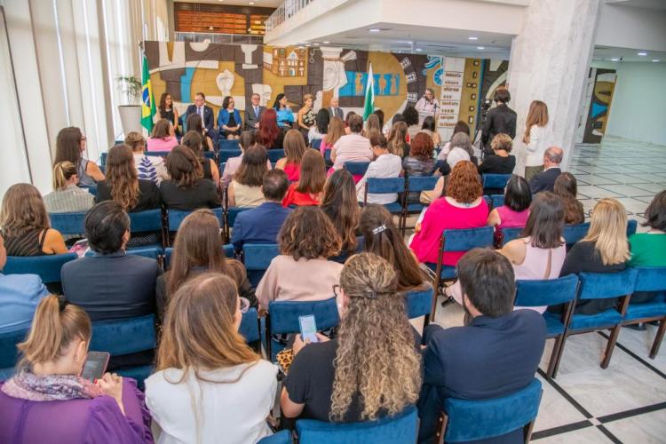 TJPR LANÇA REVISTA GRALHA AZUL ESPECIAL SOMENTE COM AUTORAS MULHERES