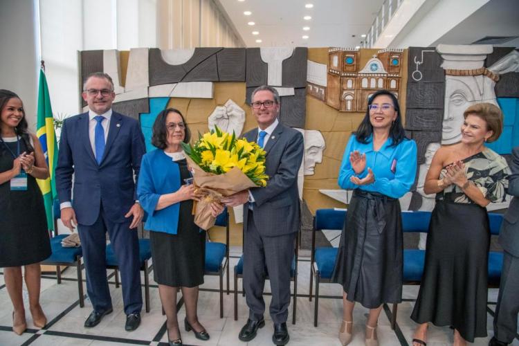 TJPR LANÇA REVISTA GRALHA AZUL ESPECIAL SOMENTE COM AUTORAS MULHERES