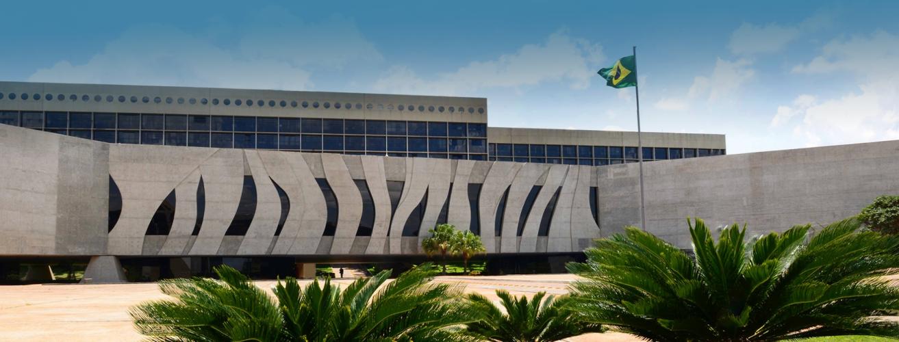 Lei Maria da Penha prevalece sobre o ECA quando a vítima é mulher