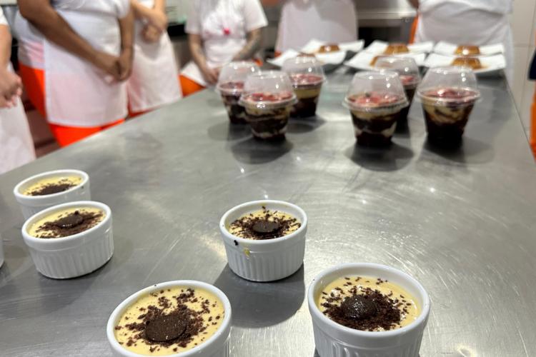 Custodiadas da Cadeia Pública Feminina de Londrina concluem curso de auxiliar de cozinha