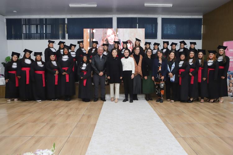 226 mulheres certificadas: Empreendedoras da Beleza forma última turma de 2025