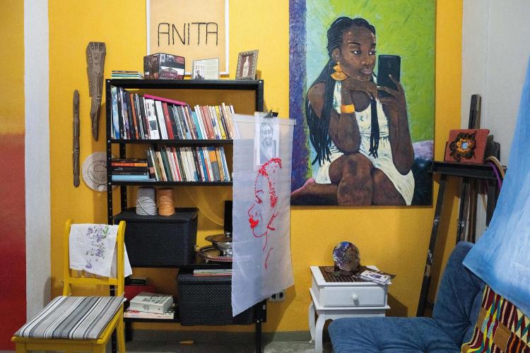 Museu Paranaense lança livro sobre mulheres artistas e seus espaços de trabalho