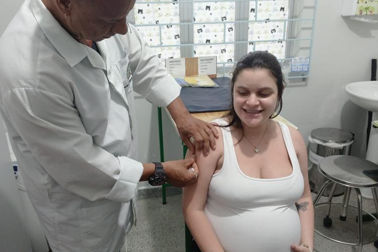 Com vacina contra o VSR para gestantes, Paraná tem queda de 83% de internamentos de bebês
