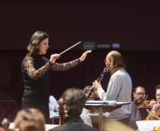 Com maestra e “Divertimento Curitiboca”, Orquestra Sinfônica exibe obra inédita no domingo