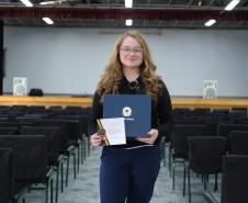 Vencedora de concurso, estudante de escola estadual em Curitiba atuará como senadora em Brasília