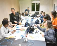 Mulheres aprendem noções de elétrica predial em curso gratuito da Copel em Londrina