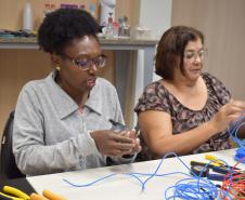 Mulheres aprendem noções de elétrica predial em curso gratuito da Copel em Londrina