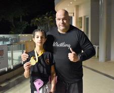 Atleta com deficiência é campeã no wrestling convencional nos Jogos Escolares