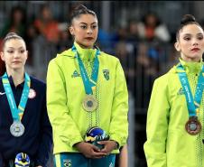 Bárbara Domingos é ouro na ginástica rítmica em Santiago; Maria Eduarda é bronze