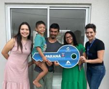 Mais 42 famílias de Campo Mourão recebem as chaves da casa própria com a ajuda do Governo do Estado