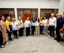 Alunas de desenho do Centro Juvenil de Artes Plásticas recebem prêmio de concurso internacional