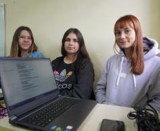 Programa Talento Tech quebra paradigmas com maioria de estudantes composta de meninas