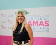 Luciana Saito Massa apresenta programas estaduais às primeiras-damas municipais