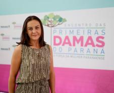 Luciana Saito Massa apresenta programas estaduais às primeiras-damas municipais