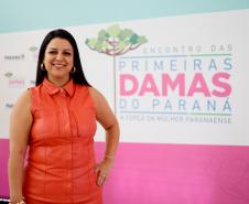 Luciana Saito Massa apresenta programas estaduais às primeiras-damas municipais