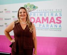 Luciana Saito Massa apresenta programas estaduais às primeiras-damas municipais