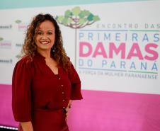 Luciana Saito Massa apresenta programas estaduais às primeiras-damas municipais