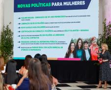 Luciana Saito Massa apresenta programas estaduais às primeiras-damas municipais