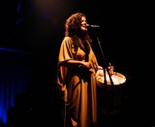 Teatro José Maria Santos recebe o espetáculo “Toda Pele”, da cantora Thayana Barbosa