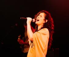Teatro José Maria Santos recebe o espetáculo “Toda Pele”, da cantora Thayana Barbosa