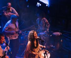 Teatro José Maria Santos recebe o espetáculo “Toda Pele”, da cantora Thayana Barbosa