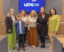 UEPG recebe terceira cientista ucraniana para desenvolvimento de pesquisas na poesia