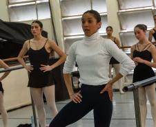 Ex-aluna do Guaíra, primeira bailarina do Philadelphia Ballet dá aula especial