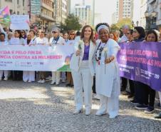 Caminhada contra o feminicídio reúne 2 mil pessoas em Curitiba: ato acontece em 181 cidades