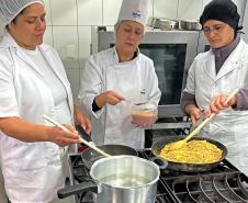 Alimentação saudável: Governo capacita 2 mil merendeiras da rede estadual de ensino