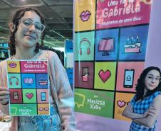 Livro de aluna da rede aborda bullying e chega de graça a leitores em Ponta Grossa