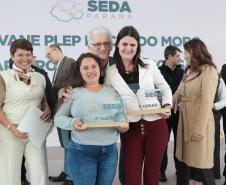 Produtoras de seda do Paraná são premiadas com viagem para a França