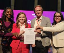 Estado e Instituto Promundo firmam parceria para prevenção da violência contra mulheres