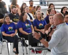 De mulher para mulher: motorista da carreta da saúde celebra alcance das consultas