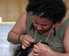 Verão Maior Paraná: trancistas e artesãos valorizam diversidade com oficinas gratuitas