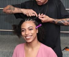 Verão Maior Paraná: trancistas e artesãos valorizam diversidade com oficinas gratuitas