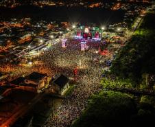 Roberta Miranda e Raça Negra transformam Pontal do Paraná em palco de grandes emoções