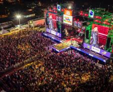Roberta Miranda e Raça Negra transformam Pontal do Paraná em palco de grandes emoções