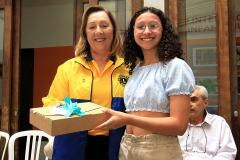 Alunas de desenho do Centro Juvenil de Artes Plásticas recebem prêmio de concurso internacional
