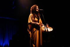Teatro José Maria Santos recebe o espetáculo “Toda Pele”, da cantora Thayana Barbosa