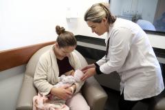 Mulheres paranaenses têm menos filhos e são mães mais tarde, aponta IBGE