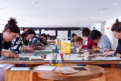 Programa MON na Escola promove oficina com a artista Denise Roman